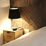 Residence George - Historical Heart Of Ghent, With Private Parking Option דירה *